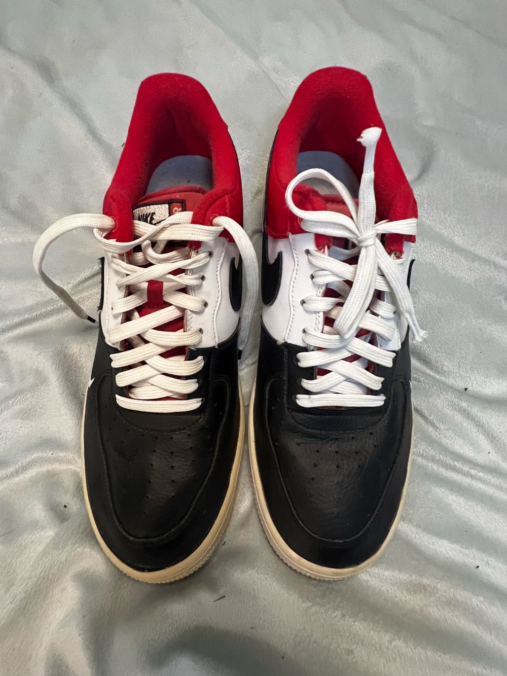 Nike Men’s Black White Red Low-Top Sneakers with Red Collar